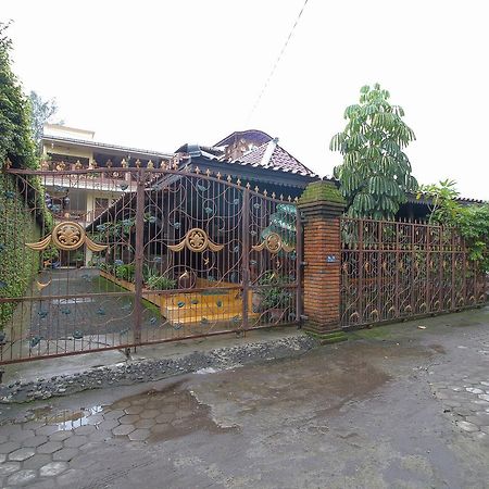 Reddoorz Plus @ Maguwo Kalasan Exterior photo